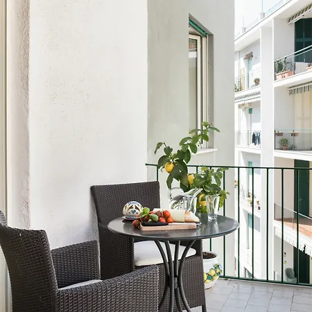 La Maison Des Le Monde Πανσιόν